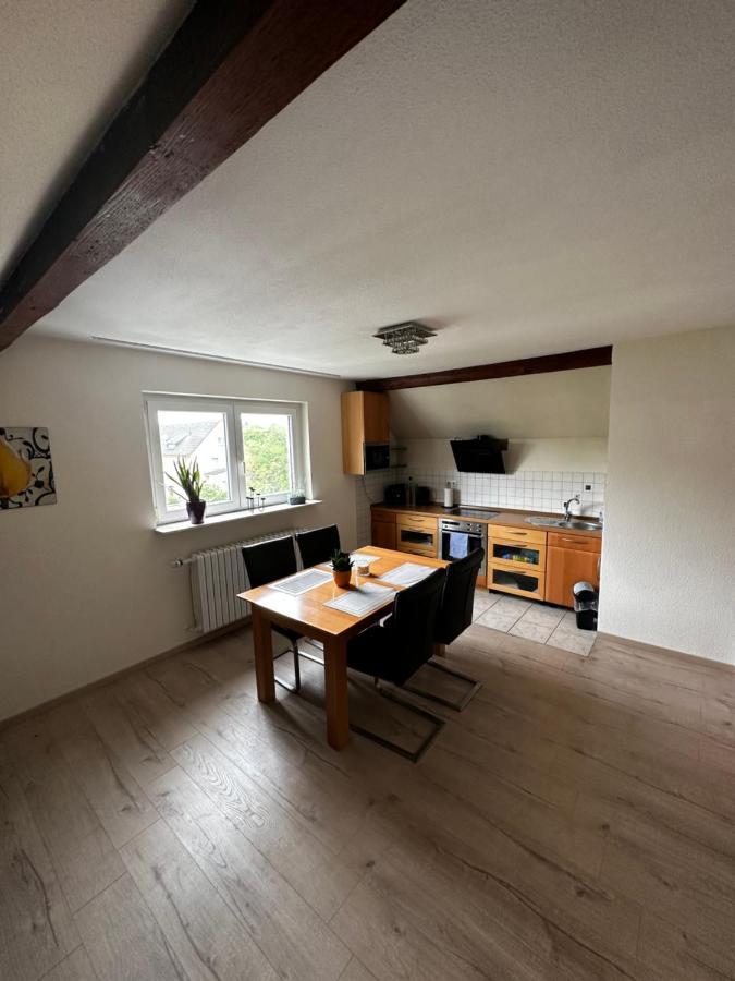 Schoene Ruhige Wohnung In Anliegerstrasse Есен Екстериор снимка