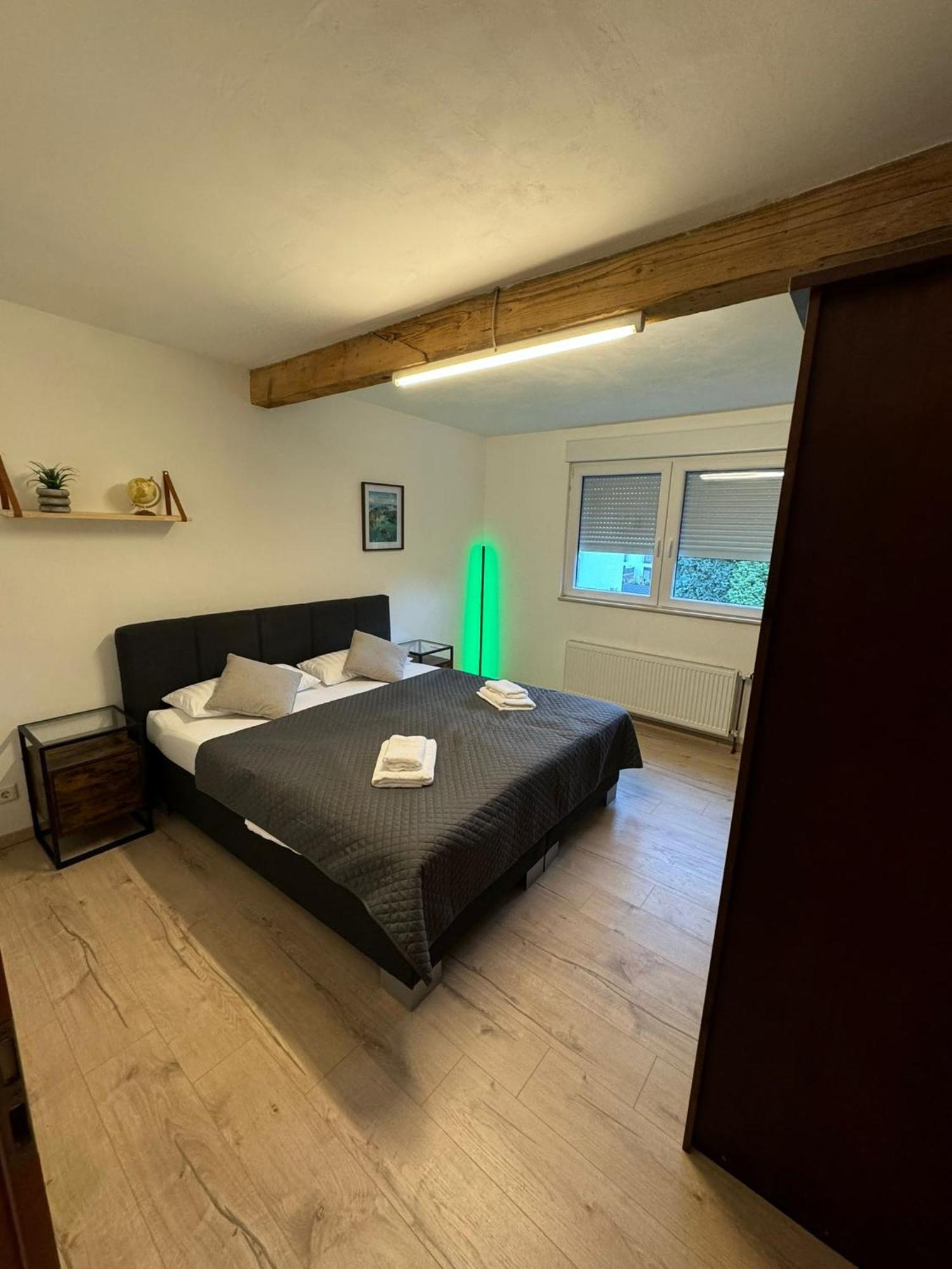 Schoene Ruhige Wohnung In Anliegerstrasse Есен Екстериор снимка